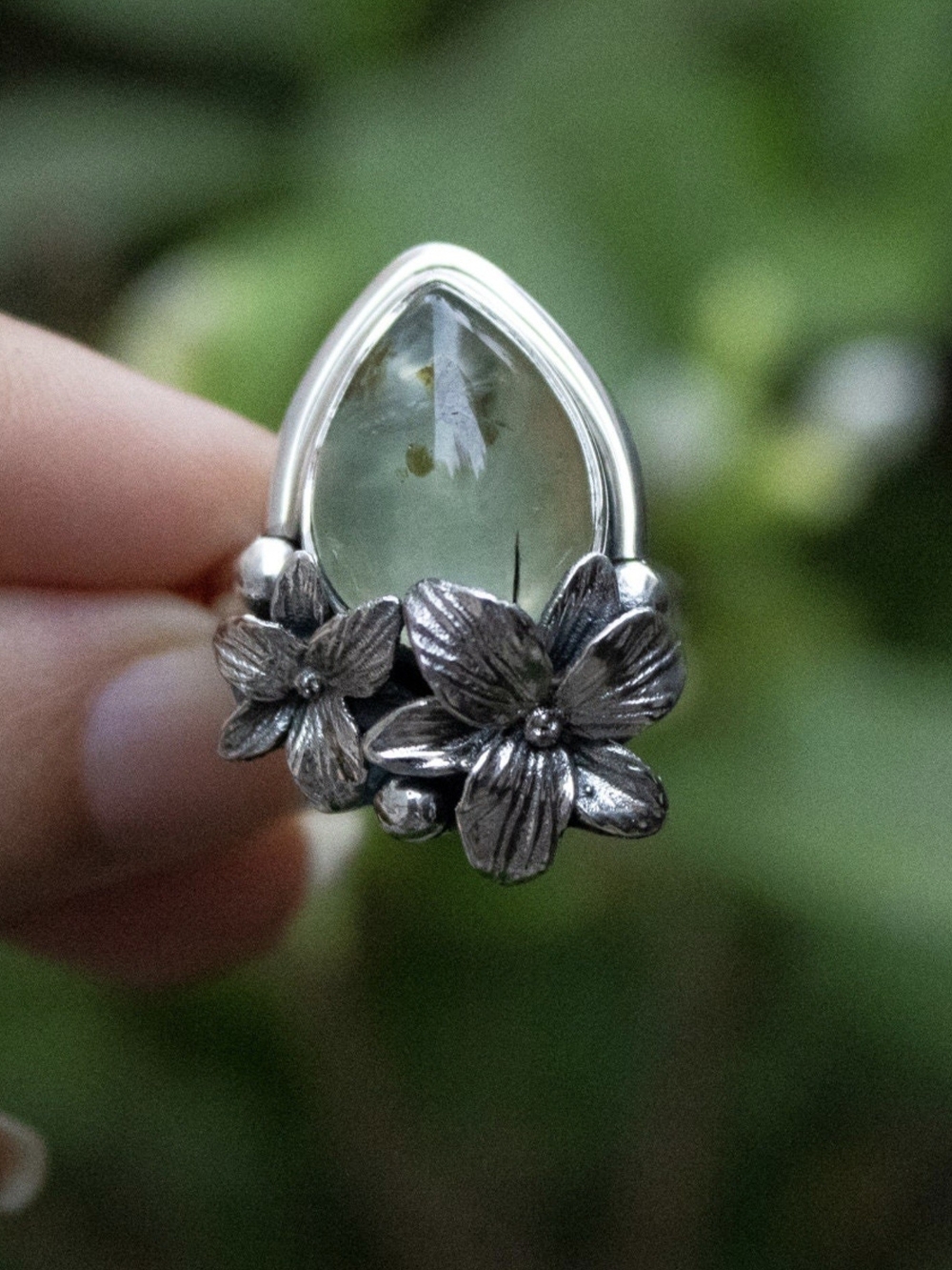 Sterling Silver Floral Teardrop Ring with Pale Green Gemstone Size 7 NWOT